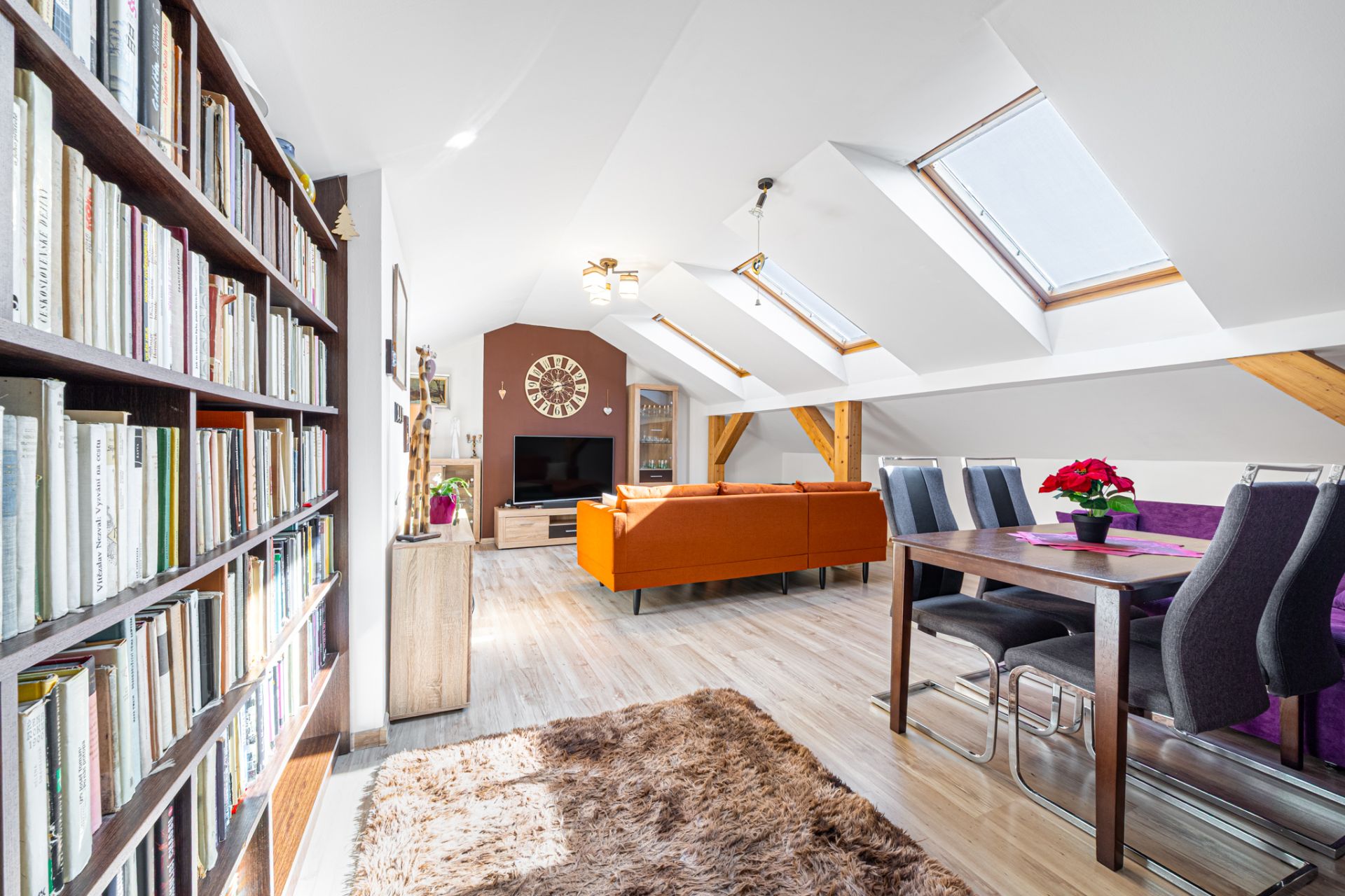 Mezonet Karlovy Vary, Raisova